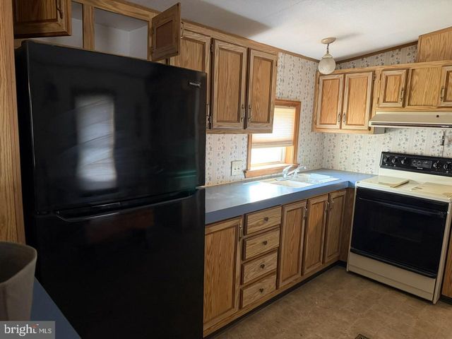 10 S GREEN ACRES CIR, Akron, PA 17501