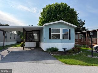 10 S GREEN ACRES CIR, Akron, PA 17501