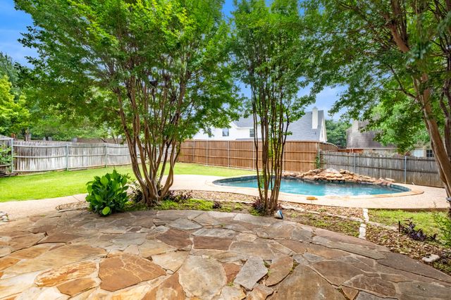 2125 Branchwood, Grapevine, TX 76051