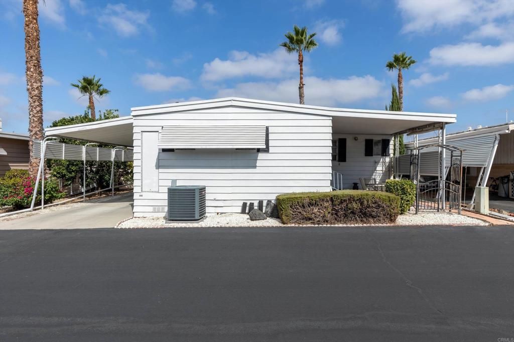 718 Sycamore Ave 202, Vista, CA 92083 — photo 2