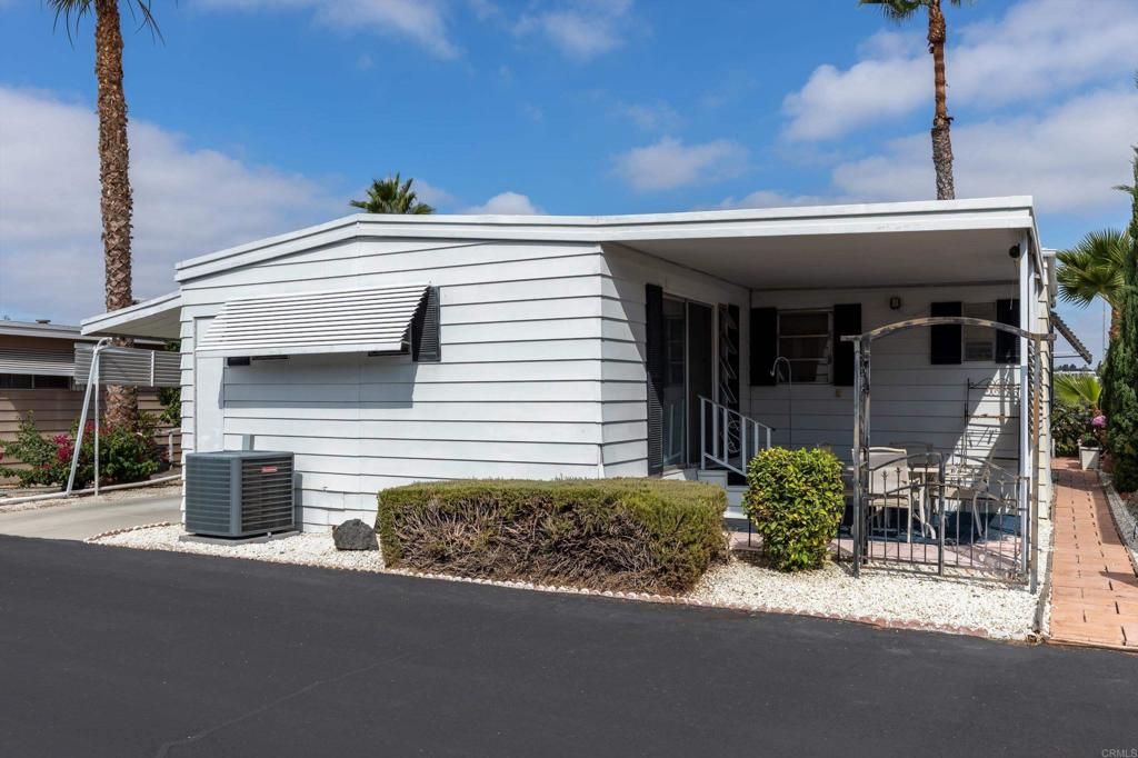 718 Sycamore Ave 202, Vista, CA 92083 — photo 3