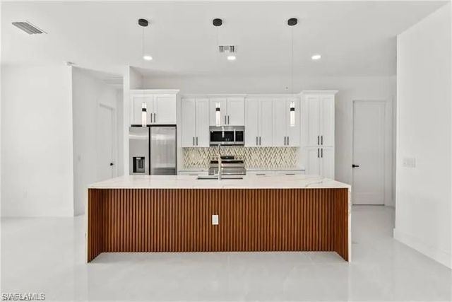 1809 SW Trafalgar PKWY, Cape Coral, FL 33991
