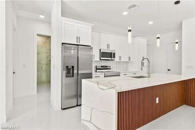 1809 SW Trafalgar PKWY, Cape Coral, FL 33991