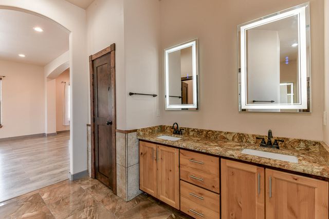 8024 Canoncito Drive NW, Albuquerque, NM 87120