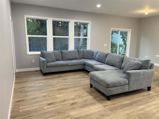 3175 OAKRIDGE Drive, Highland Twp, MI 48356