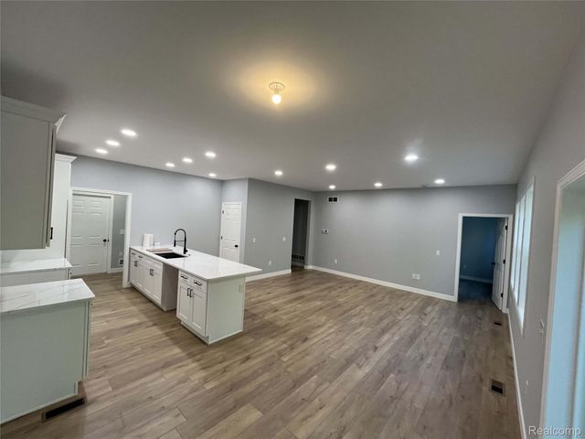 3175 OAKRIDGE Drive, Highland Twp, MI 48356