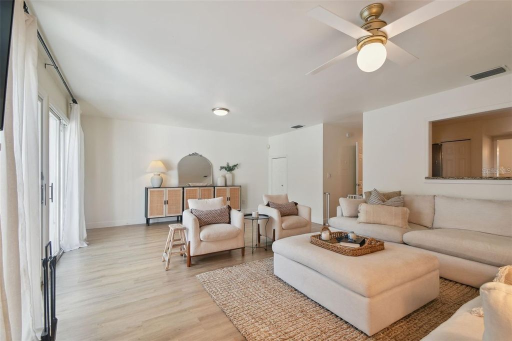 Image 18 of property listing at 4835 W FLAMINGO ROAD, Tampa, FL 33611