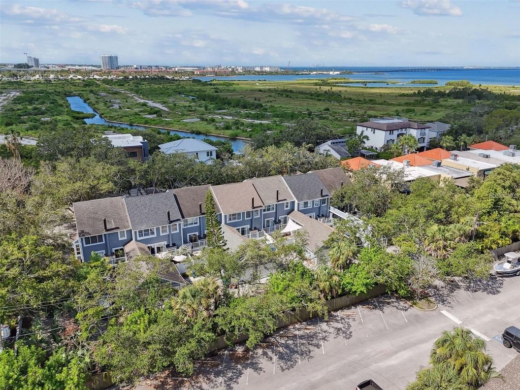 Image 46 of property listing at 4835 W FLAMINGO ROAD, Tampa, FL 33611