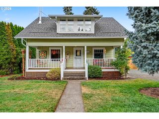 307 ADAMS Ave, Silverton, OR 97381