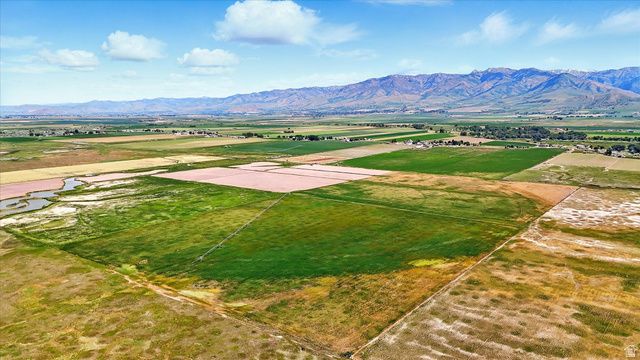 7605 N 2400 W, Amalga, UT 84335