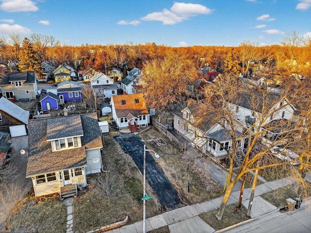 2926 Milwaukee Street, Madison, WI 53704