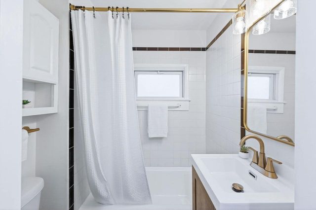 2926 Milwaukee Street, Madison, WI 53704