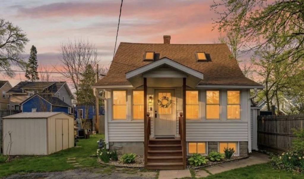 2926 Milwaukee Street, Madison, WI 53704