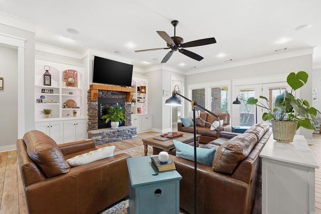 15 S Springhill Lane, Greenbrier, AR 72058