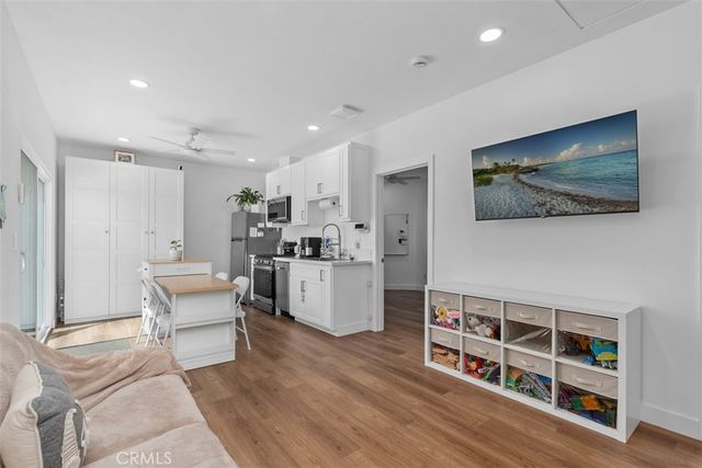 2264 E Standish, Anaheim, CA 92806