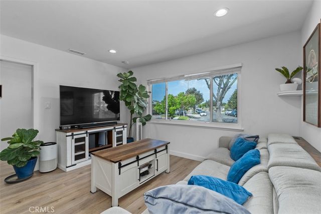 2264 E Standish, Anaheim, CA 92806