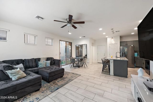 5807 W WARNER Street, Phoenix, AZ 85043