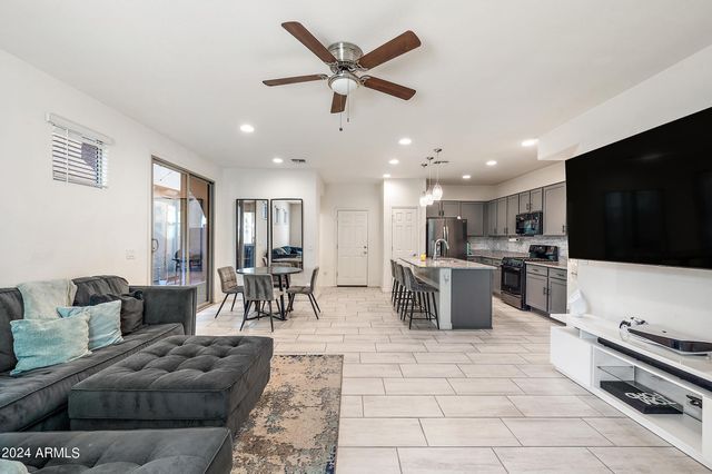 5807 W WARNER Street, Phoenix, AZ 85043