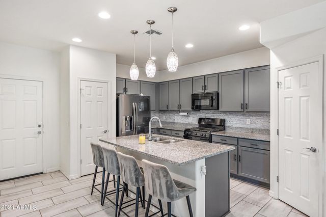 5807 W WARNER Street, Phoenix, AZ 85043