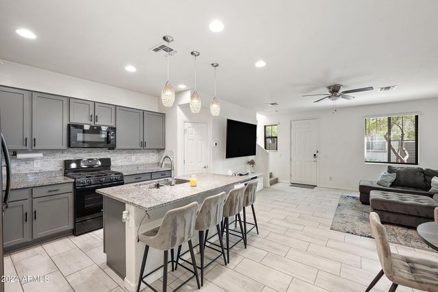 5807 W WARNER Street, Phoenix, AZ 85043