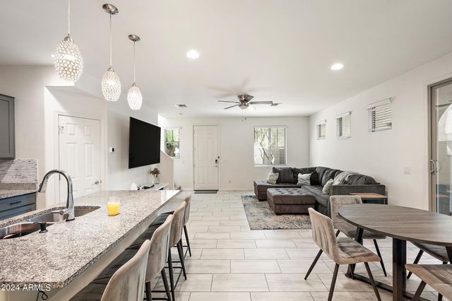 5807 W WARNER Street, Phoenix, AZ 85043