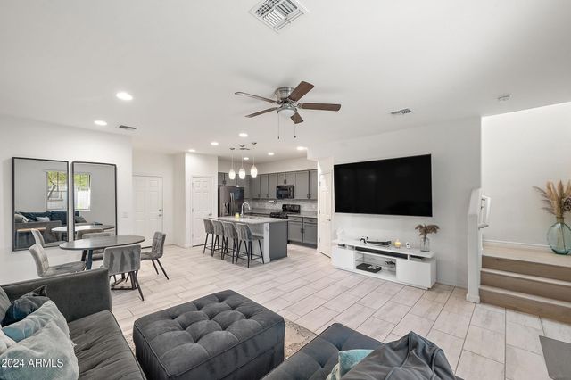 5807 W WARNER Street, Phoenix, AZ 85043