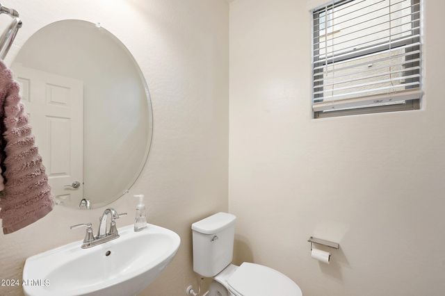 5807 W WARNER Street, Phoenix, AZ 85043