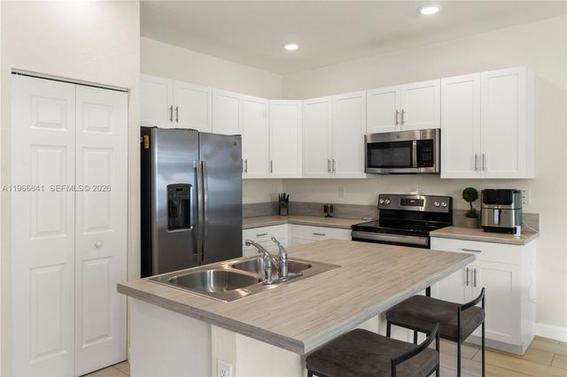 3226 W 108th St, Hialeah, FL 33018