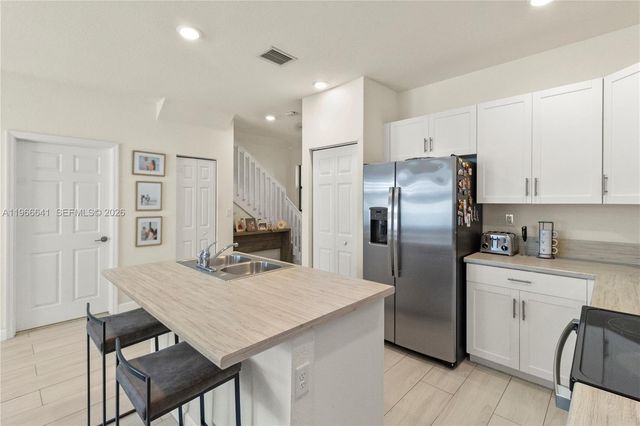 3226 W 108th St, Hialeah, FL 33018