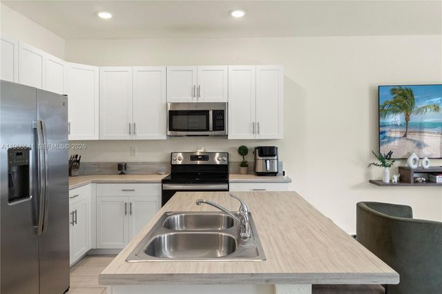 3226 W 108th St, Hialeah, FL 33018