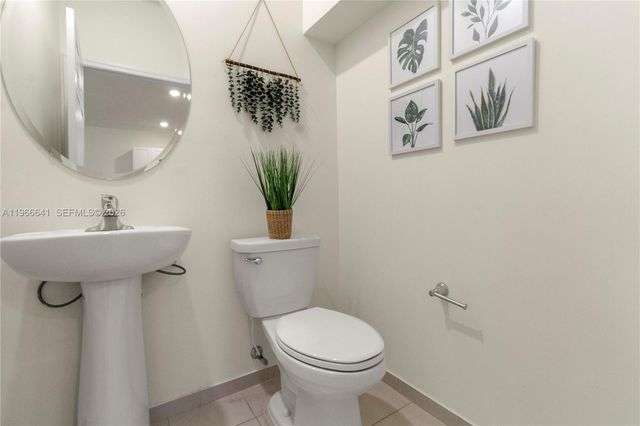 3226 W 108th St, Hialeah, FL 33018