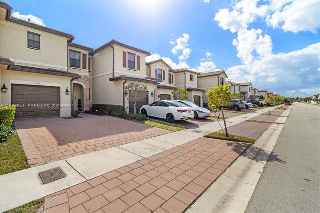 3226 W 108th St, Hialeah, FL 33018