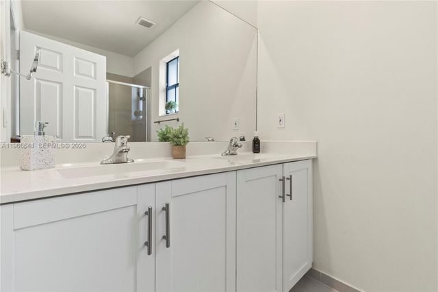 3226 W 108th St, Hialeah, FL 33018