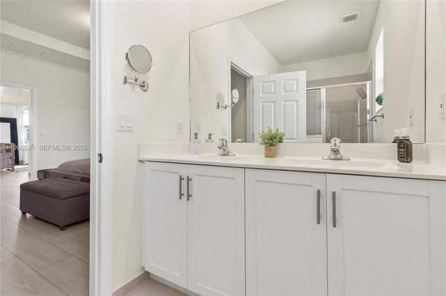 3226 W 108th St, Hialeah, FL 33018