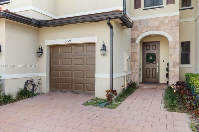 3226 W 108th St, Hialeah, FL 33018