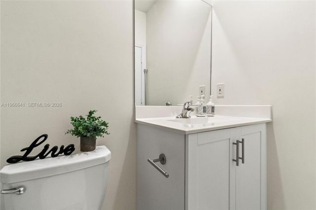 3226 W 108th St, Hialeah, FL 33018