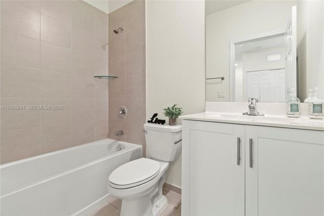 3226 W 108th St, Hialeah, FL 33018