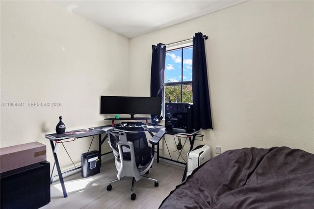 3226 W 108th St, Hialeah, FL 33018