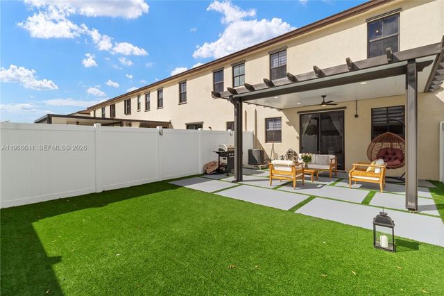 3226 W 108th St, Hialeah, FL 33018