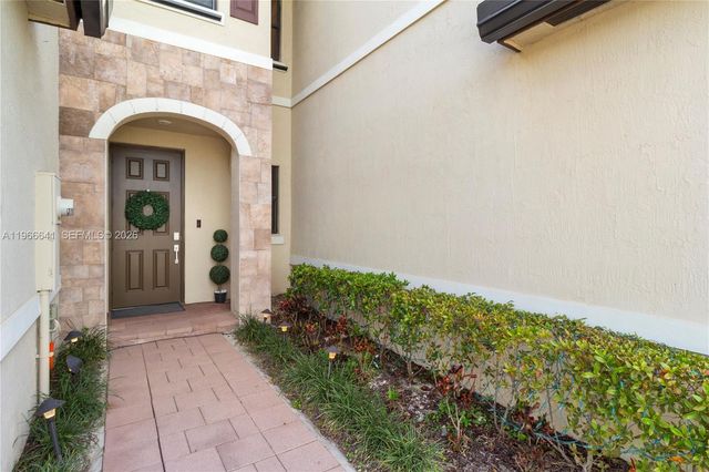 3226 W 108th St, Hialeah, FL 33018