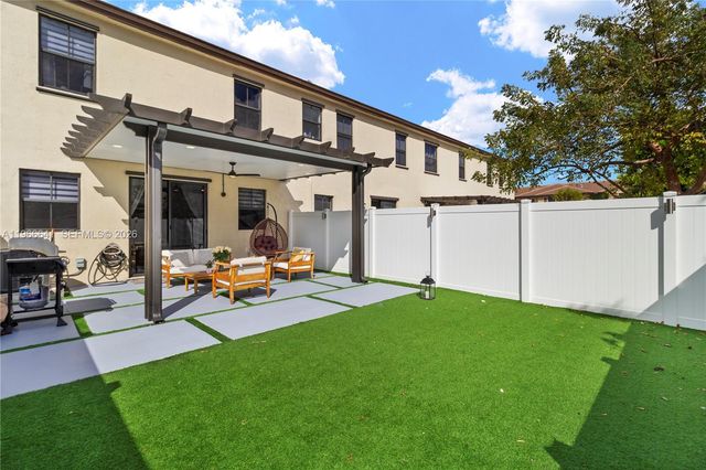 3226 W 108th St, Hialeah, FL 33018