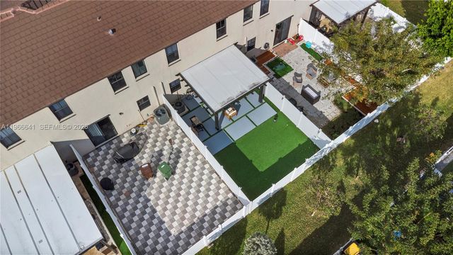 3226 W 108th St, Hialeah, FL 33018