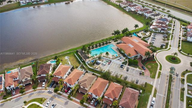 3226 W 108th St, Hialeah, FL 33018