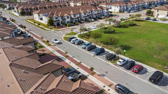 3226 W 108th St, Hialeah, FL 33018