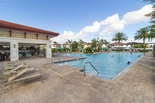 3226 W 108th St, Hialeah, FL 33018