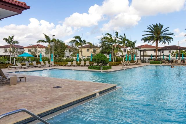 3226 W 108th St, Hialeah, FL 33018