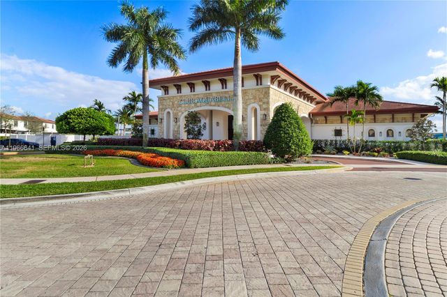 3226 W 108th St, Hialeah, FL 33018