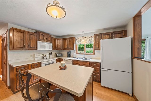 20 Aldana Rd, Halifax, MA 02338