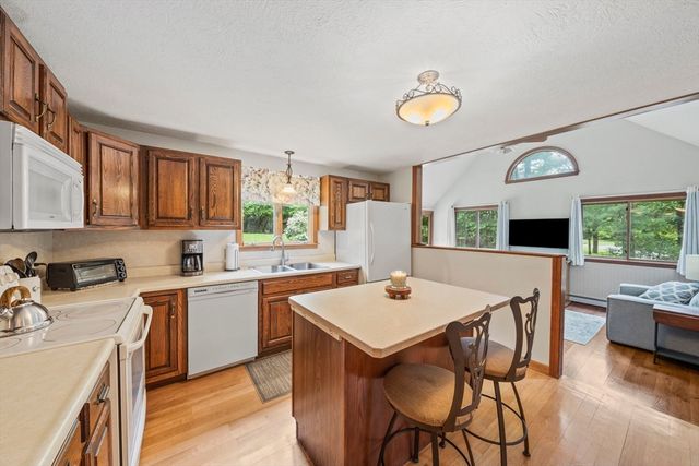 20 Aldana Rd, Halifax, MA 02338