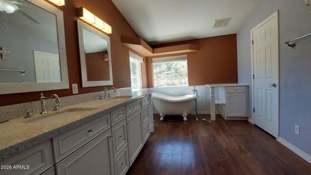 43828 N 12TH Street, New River, AZ 85087